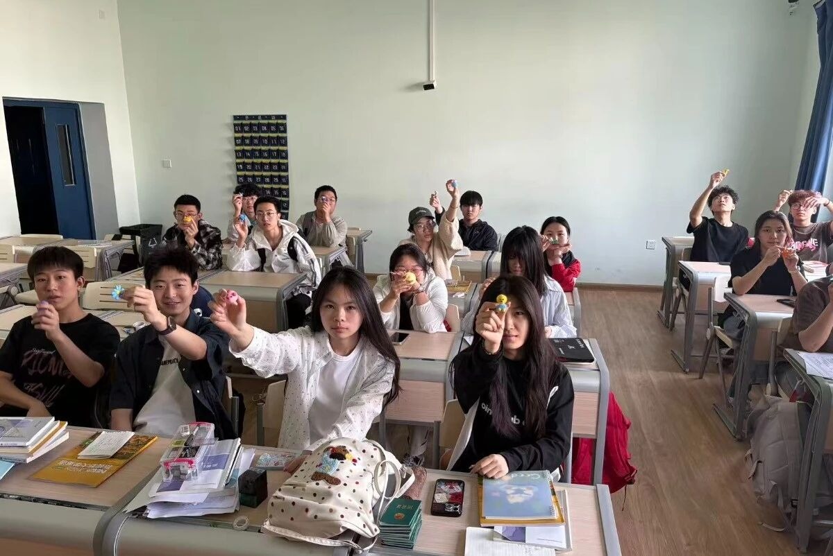 5·25心理健康文化节 | 2026美加墨世界杯官方网开展春日治愈手作情绪解压心理活动